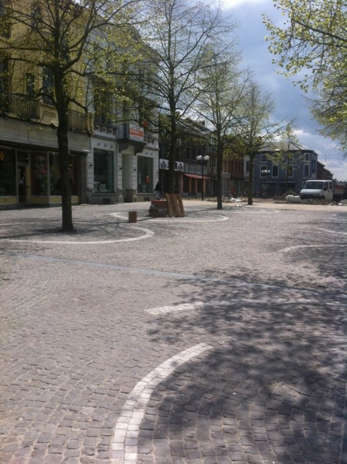 Llva_120419_34_765x1024