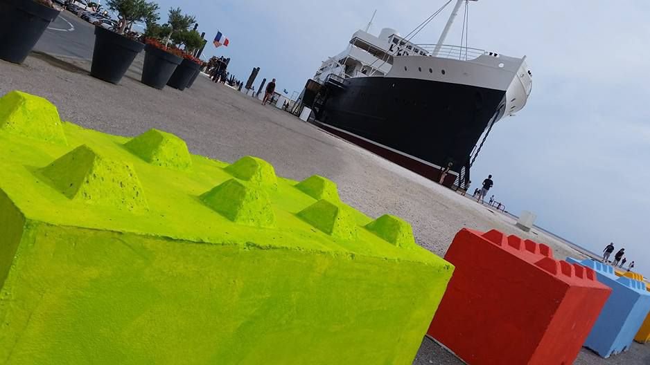 Des blocs en béton en forme de légo au Barcarès - X Armengaud