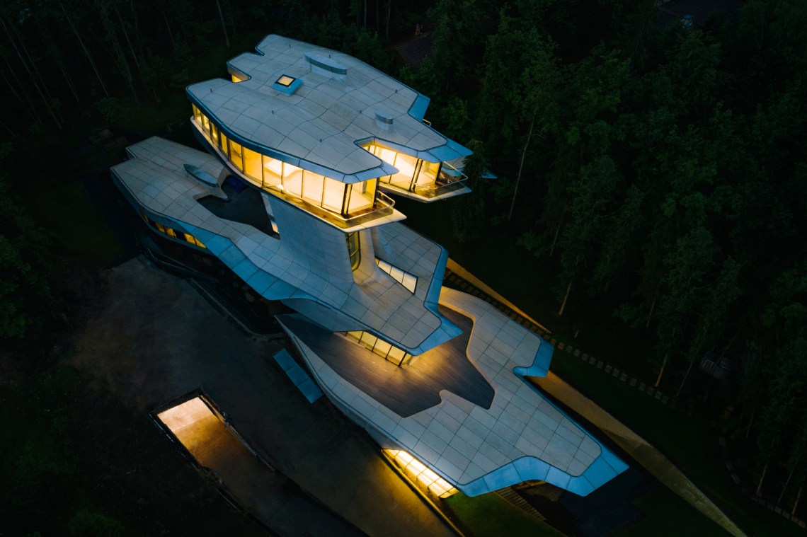 capital-hill-house-zaha-hadid_dezeen_2364_col_1-1